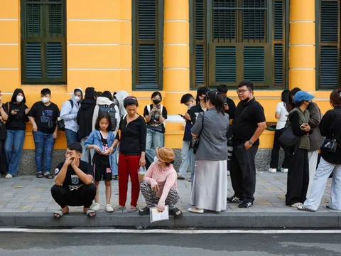 Khung cảnh trước phiên tòa xét xử Thùy Tiên, Hằng Du Mục, Quang Linh