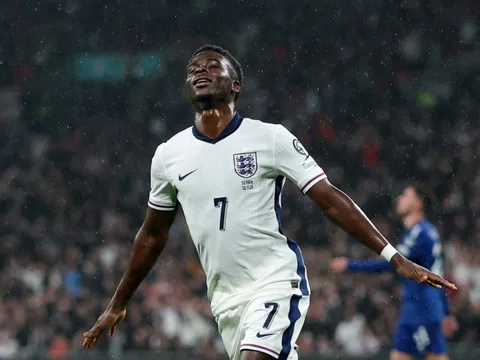 Saka kiếm bộn tiền trong hợp đồng mới