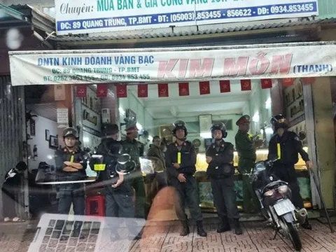 Công an có mặt tại cửa hàng vàng bạc nổi tiếng ở Đắk Lắk