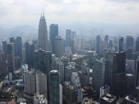 Malaysia tranh luận có nên điều chỉnh múi giờ nhanh hơn một tiếng để sống khỏe hơn