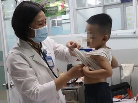 TPHCM tăng số ca mắc tay chân miệng, 2 dấu hiệu bệnh chuyển nặng cần chú ý