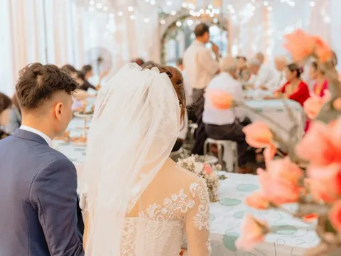 Nghỉ chơi 6 năm vẫn mời cưới để 'đòi nợ' tiền mừng