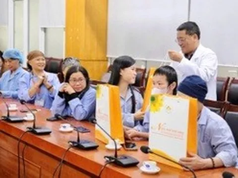 Ngày nhà giáo đặc biệt của 80 bệnh nhân ung thư