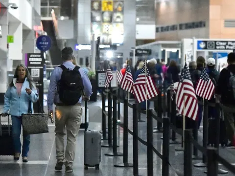 Mỹ: Người phụ nữ có thẻ xanh 40 năm bị giam giữ vì cáo buộc trộm cắp vặt 20 năm trước