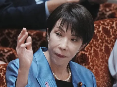 Nhật Bản 'bơm' 135 tỉ USD vào nền kinh tế gây lo ngại tăng nợ công