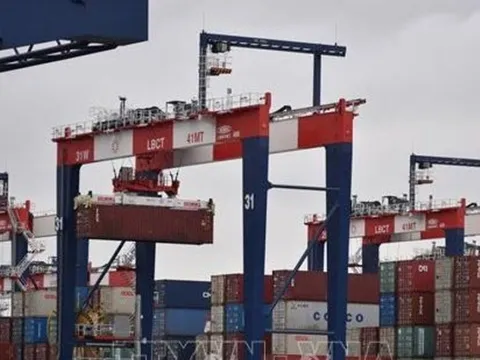 Thâm hụt thương mại của Mỹ giảm sâu