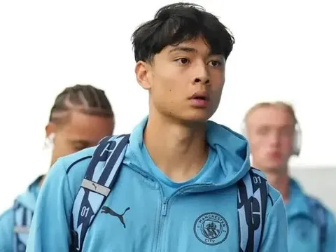 Cầu thủ 19 tuổi từ chối Man City để vào đại học