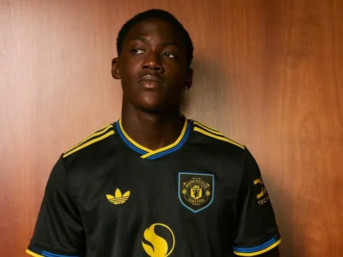 Mainoo nổi giận với MU