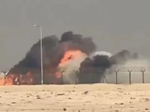 Tiêm kích Ấn Độ gặp nạn hãi hùng ở triển lãm Hàng không Dubai