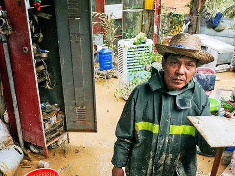 Nỗi đau xé lòng ở Diên Điền: Tuột tay người thân giữa lũ dữ...