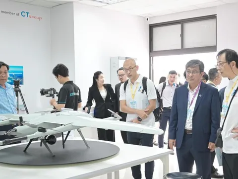 Bất ngờ BĐSCL có lab uav kết hợp robot nông nghiệp đúng ngày 20.11