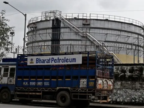 Tập đoàn khổng lồ Reliance của Ấn Độ đã từ bỏ dầu Nga