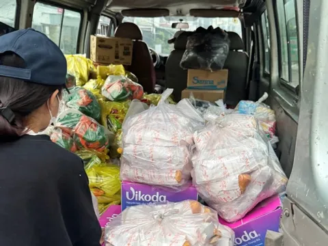 1.000 ổ bánh mì chả cá chở về rốn lũ, Nam Trung Bộ đang cần thêm nhiều đồ ấm