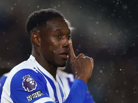 Welbeck lại gây kinh ngạc