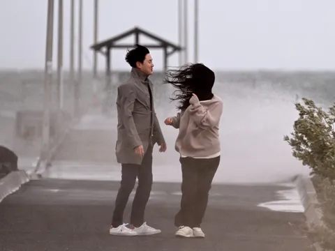 Bão Fina đổ bộ Lãnh thổ Bắc Úc, gây ra đêm kinh hoàng