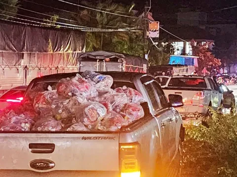 Cứu trợ bão lũ, làm gì để tránh 'nơi thì bội thực - nơi không có gì'?