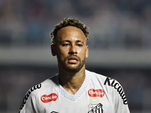 Đội của Neymar vướng khoản nợ khổng lồ