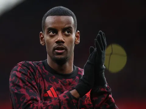 125 triệu bảng và bóng đen đang phủ lên Isak