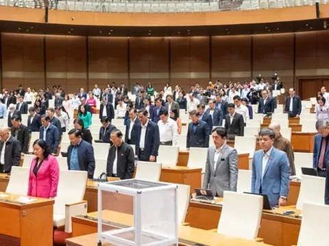 Quốc hội tưởng niệm những người tử vong do thiên tai