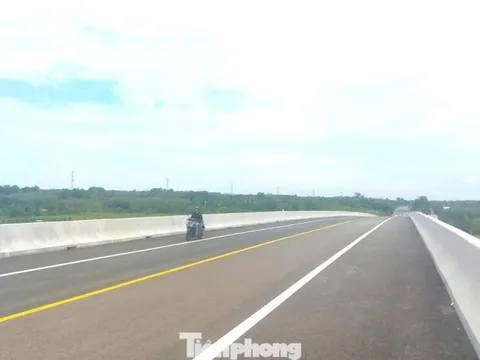 Nhìn toàn cảnh cầu vượt sông Sài Gòn nối TPHCM và Tây Ninh trước ngày thông xe