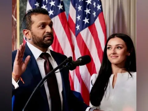 Giám đốc FBI bị chỉ trích vì bảo vệ bạn gái, lạm dụng máy bay chính phủ