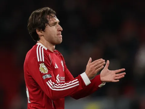 Liverpool tan vỡ hệ thống