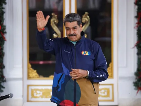 Nhiều hãng bay quốc tế hủy chuyến rời Venezuela, Mỹ tính rải truyền đơn