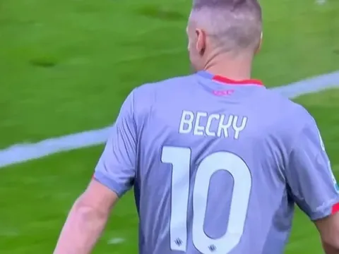 Chiếc áo lạ của Vardy