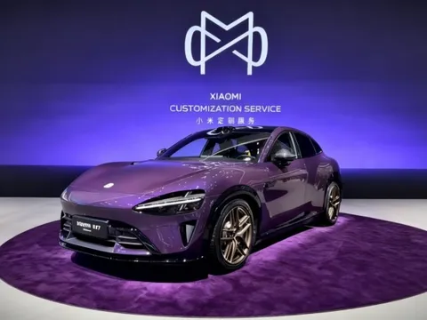 Xe Xiaomi đặc biệt màu tím pha lê, sạc 12 phút chạy 620 km