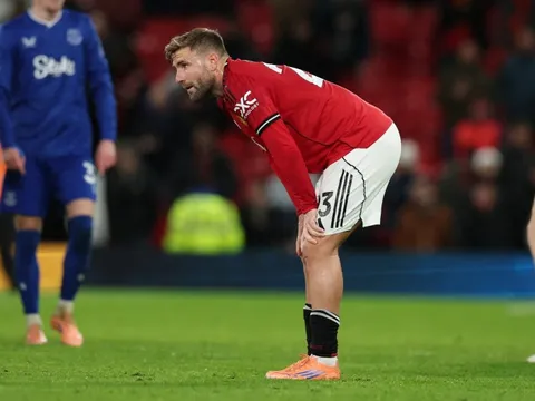 Luke Shaw khiến Neville nổi giận