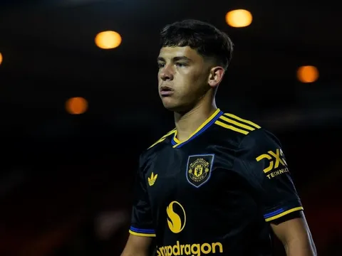 HLV Amorm gây bất ngờ với tài năng 18 tuổi