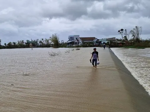 Gia Lai họp khẩn, yêu cầu sơ tán dân trong đêm vì nước sông dâng cao