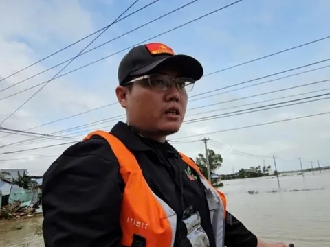 Những 'người hùng' giữa lũ dữ