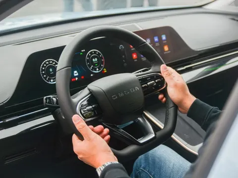 Tính năng hỗ trợ khởi hành ngang dốc trên ôtô là gì?