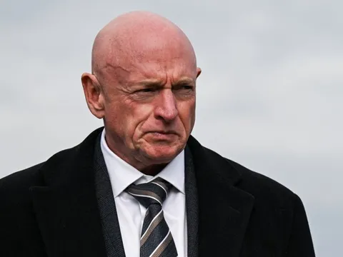 Lầu Năm Góc đòi bắt thượng nghị sĩ trở lại quân đội để truy tố