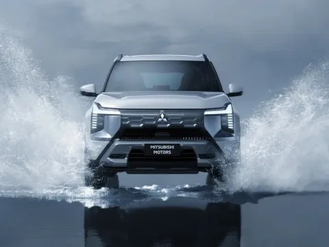 Nóng như phân khúc xe gầm cao cuối năm, không chỉ một mà 2 tân binh