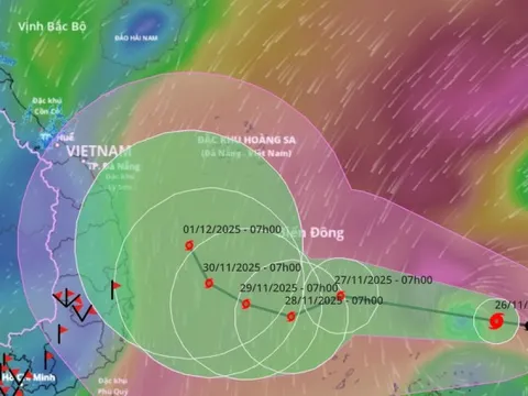 Bão số 15 diễn biến rất khó lường