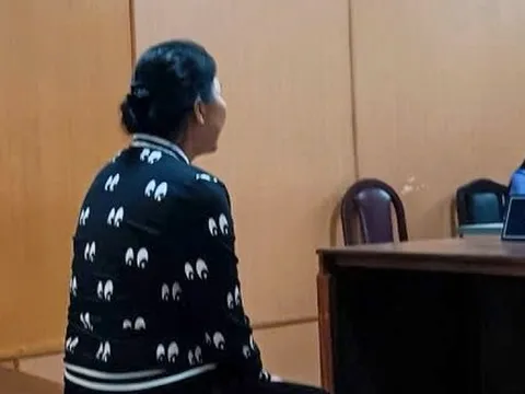 Từ bà chủ doanh nghiệp xây dựng ở TPHCM thành người bán vé số dạo