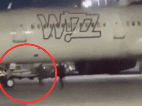 Đến chậm giờ, hành khách chạy đuổi theo máy bay đòi vào bằng được