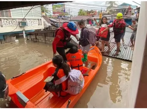 Bão số 15 Koto hoành hành, đe dọa gần 8.000 trường học ở Philippines