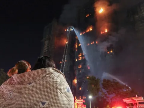 8 tòa chung cư bị cháy, 2000 căn hộ bị thiêu đốt: Nơi giá nhà lên tới 1,2 tỷ đồng/1m2, nỗ lực cả đời của 4.700 cư dân bỗng hóa tro bụi