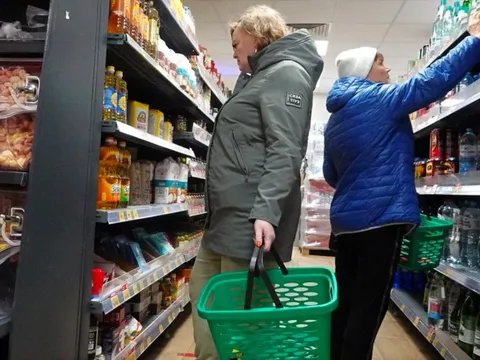 Kinh tế Nga bắt đầu lộ dấu hiệu 'báo động'?: Tăng trưởng GDP tụt dốc, người dân 'thắt lưng buộc bụng', hàng loạt ngành sản xuất, xuất khẩu trì trệ