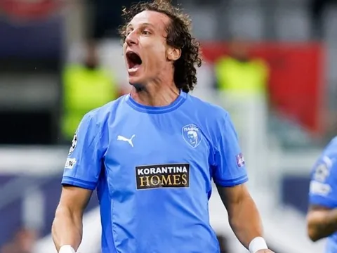 David Luiz tạo cột mốc lịch sử ở Champions League