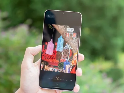 Biến đêm Noel thành album nghệ thuật với Galaxy S25 FE