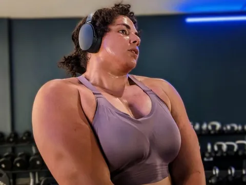 'Người phụ nữ mạnh nhất thế giới' bị lật tẩy là đàn ông