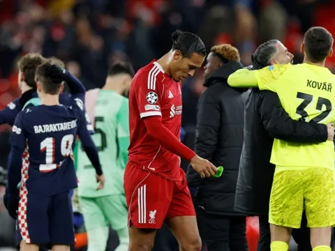 Van Dijk tệ hại, nhưng Liverpool mới là vấn đề thật sự