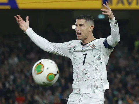 FIFA bẻ cong luật vì Ronaldo?