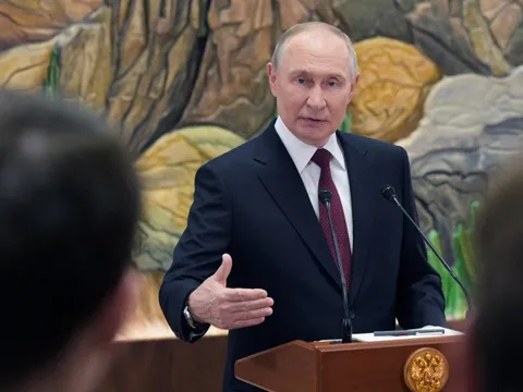 Ông Putin nói Nga sẽ ngừng chiến khi Ukraine rút quân