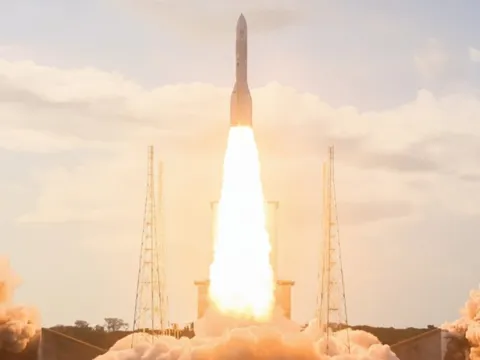 Châu Âu chi kỷ lục 22 tỉ euro cho cuộc đua vũ trụ, tuyển phi hành gia lên Mặt trăng