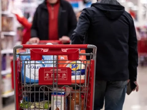 Kiếm tới 5,4 tỷ đồng/năm nhưng nhóm này vẫn oằn mình dưới nửa thập kỷ lạm phát dai dẳng dù sống ở nền kinh tế 3 vạn tỷ USD